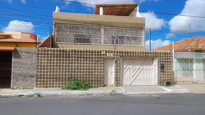 VENDO - CASA PARA FINS COMERCIAIS - BAIRRO MARIA GORETTI - JUAZEIRO-BA 