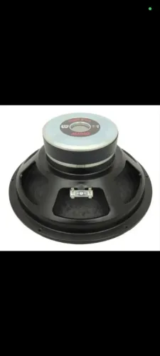 Tormento, modelo de 12 polegadas com 250W RMS de potência.