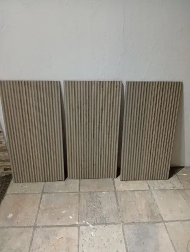 Lote com 8 peças de Revestimento Cerâmico Ripado Amadeirado (45x90 cm)
