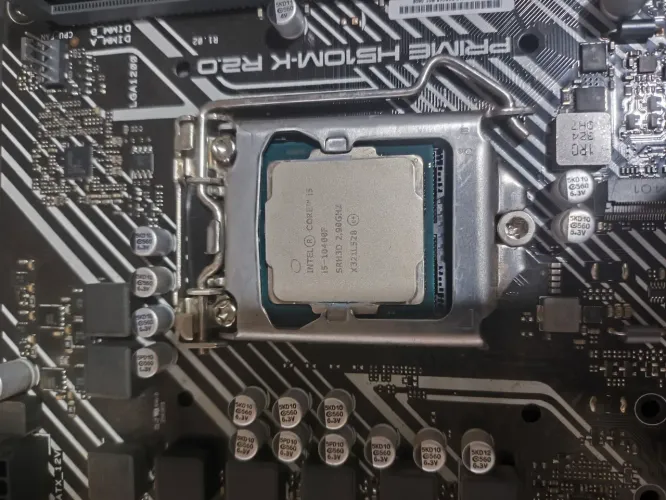 Intel i5-10400 F