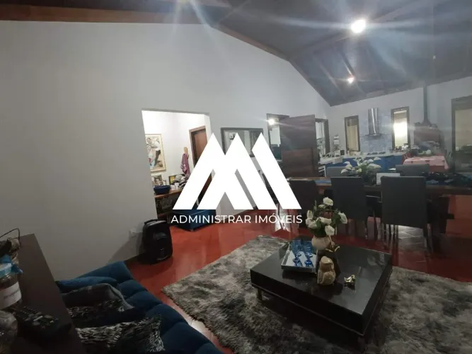 Vendo casa em Itaúna em excelente localização!