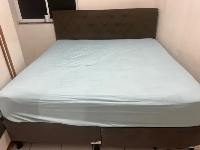 Cama King jogo completo com cabeceira. Preço para fechar logo 
