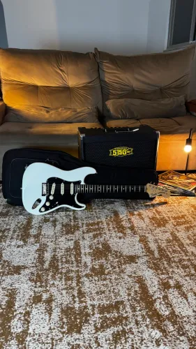 Zerinha! Guitarra Fender American Perfomer