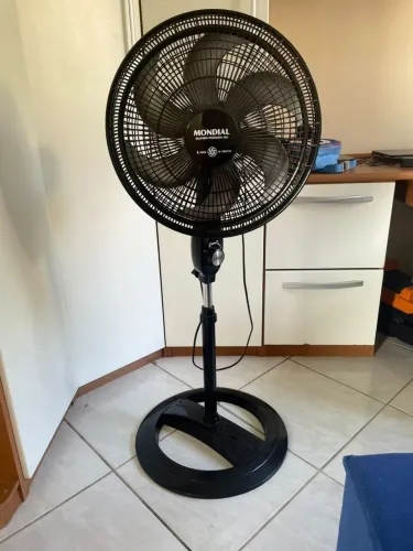Ventilador de coluna Mondial