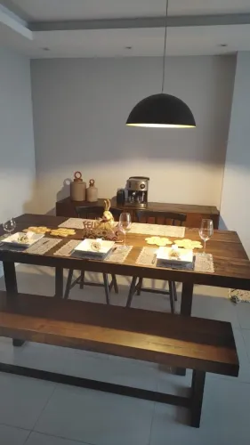Mesa grande (1,90m) + bancos Tok&Stok