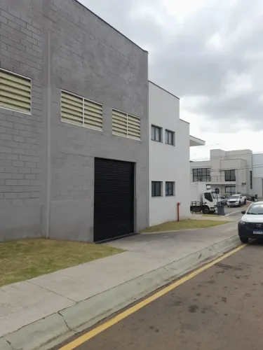 GALPÃO INDUSTRIAL DE ALTO PADRÃO PARA LOCAÇAÕ NO CONDOMÍNIO VECCON ZETA EM SUMARÉ/SP.