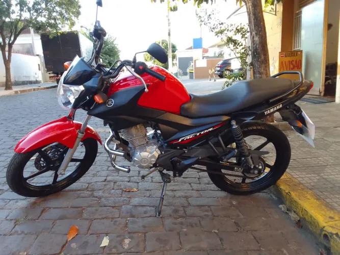 Moto Yamaha Factor 125 cilindradas