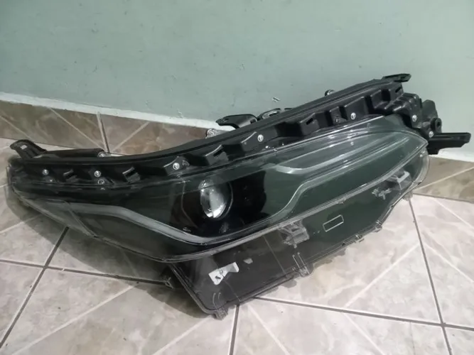 Farol direito Hilux Sw4 2021 2022 