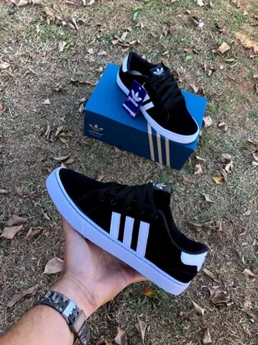 Tênis adidas