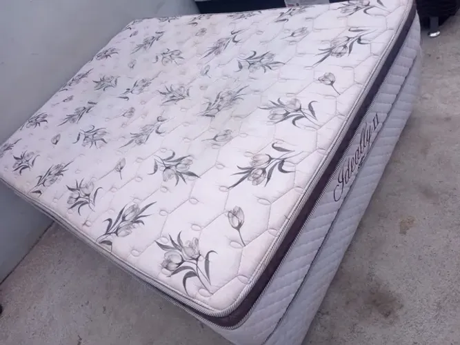 Cama box de casal colchão de molas ensacadas