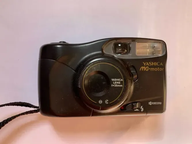 Camera Yashica MG Motora