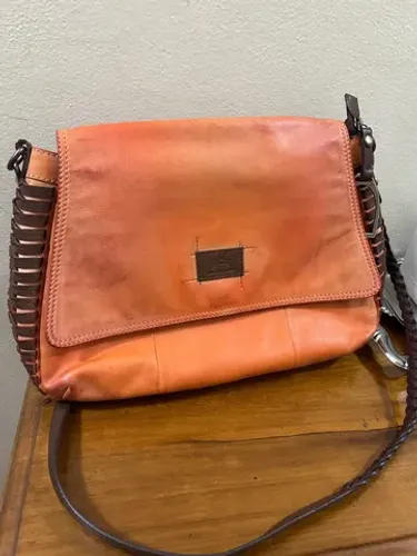 BOLSA EM COURO LÁ MARTINA  SEMINOVA