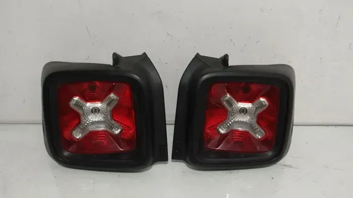 Lanterna de jeep reneegad SO ESQUERDA