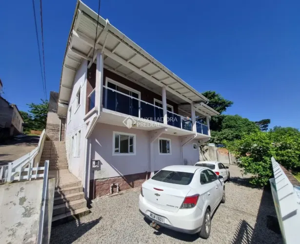 Casa Sobrado com 4 Quartos, 2 banheiros, 2 Salas e Ampla Cozinha - Centro - Imaruí/SC
