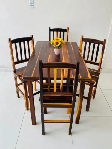 Mesa de Jantar em Madeira Maciça