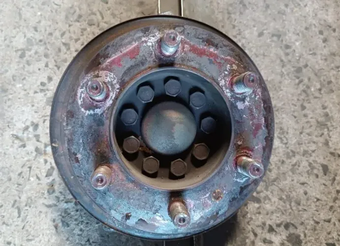 Montante/cubo De Roda Dianteira Le Iveco Daily 35-150cs
