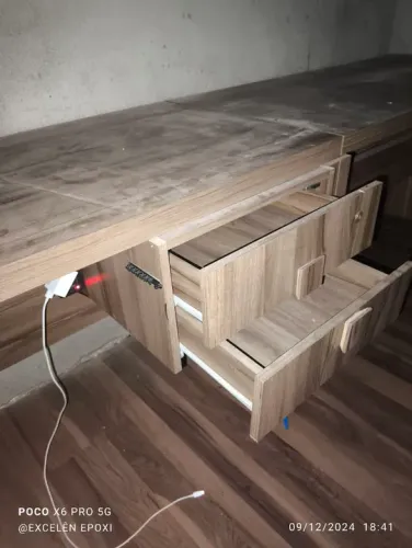 Mesa de Escritório com Gavetas 200.00 cada