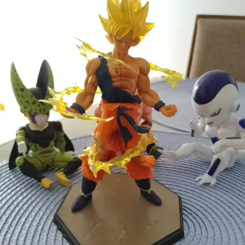 Bonecos Dragon Ball Z - Goku, Cell e Freeza