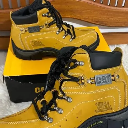 Bota Cat