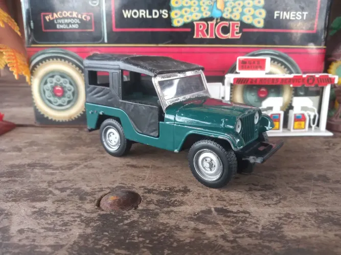 Miniatura jeep jornal super