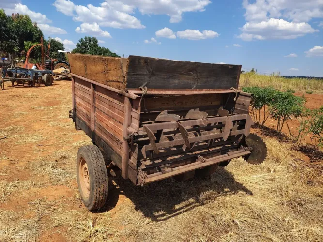 Vende-se adubadeira minami 