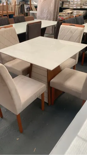 Mesa de Jantar 4 Cadeiras Última Unidade 