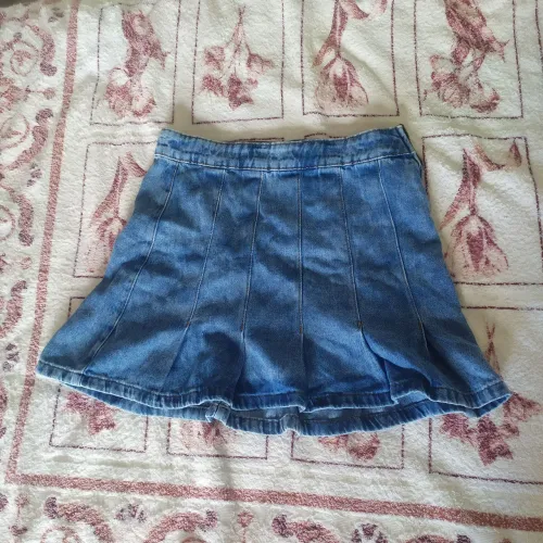 saia jeans curta plissada