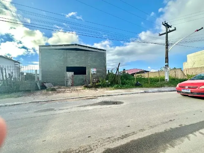 REF.: 575 - Vende-se Galpão na Massagueira - 10,00x15,00m