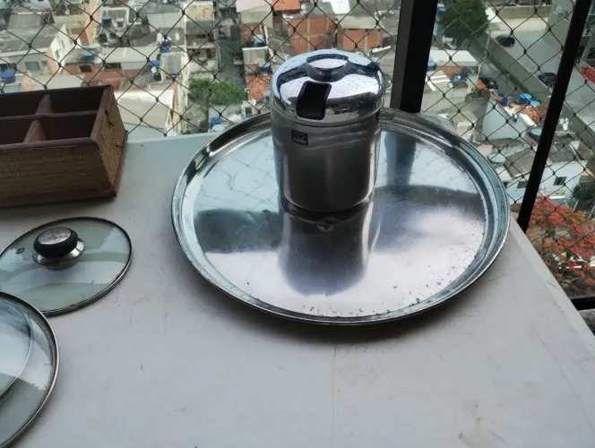 Bandeja garçom e balde de gelo