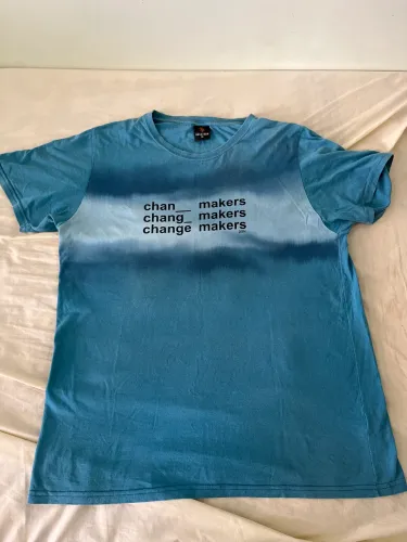 Camisa azul claro tamanho GG (G no corpo)