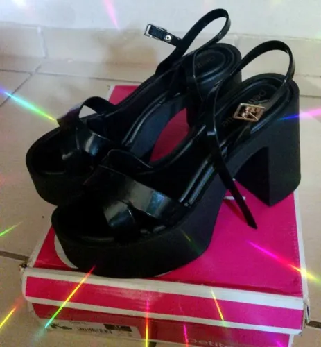 Sandália plataforma preta