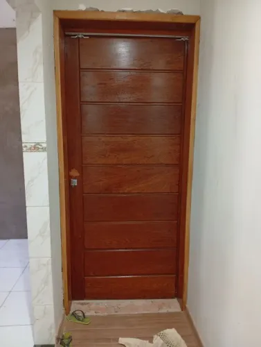Reparos e instalação de portas e fechaduras