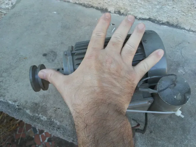 Motor elétrico Eberle induçao monofasica para diversas utilidades