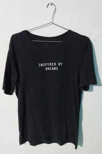 Camiseta Inspired by Dreams Tamanho: M Cor: Preto - Shein
