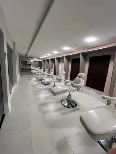 Vende-se 7 Poltronas hidráulica para procedimentos estéticos no total de 8