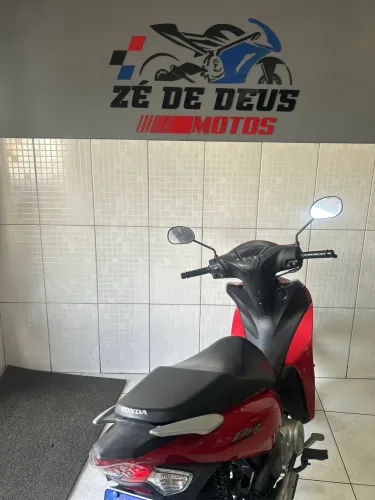 Biz 125 2023 com 12 mil km ipva 2025 pago financiamos pelo banco 