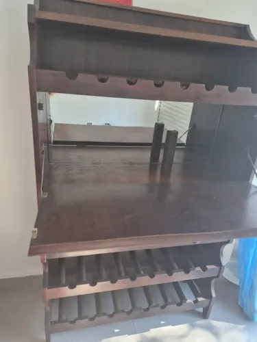 Armário de madeira para vinho
