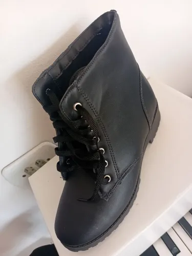 Bota Feminina Preta - Estilo e Conforto