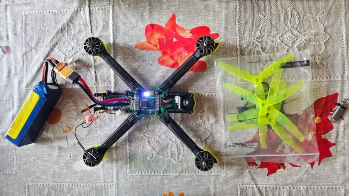 Drone Iflight Nazgul 5 + Controle FrSky Taranis Q X7