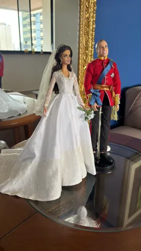 Boneco Colecionável Barbie William & Catherine Royal Wedding
