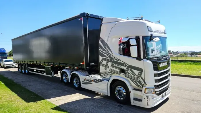 Scania R450 6x2 highline Ano 21 Rodas de Alumínio + Sider Noma ano 25 0km 30 plt c/pneus
