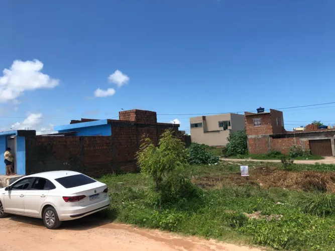 Terreno 15,00 x 20,00 a 500m da praia de um lado a outro da rua