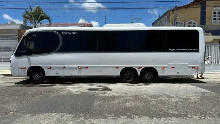 Micro Onibus Trucado em otimas condiçoes