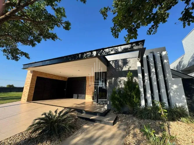 Casa disponível para venda no Condomínio no Arco de Paris na regiao da Vila A em Foz do Ig
