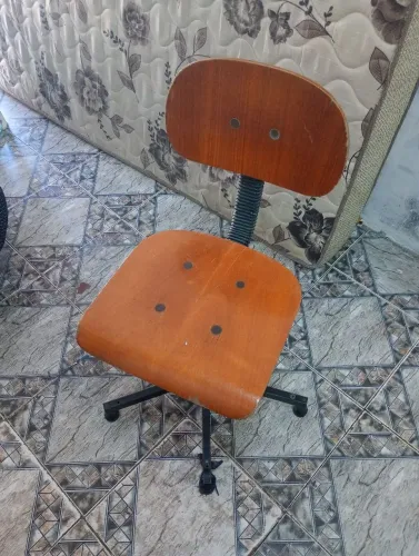 Cadeiras de madeira com encosto ajustável