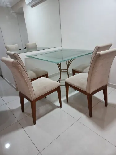 Mesa e cadeiras fantásticas! Oportunidade 