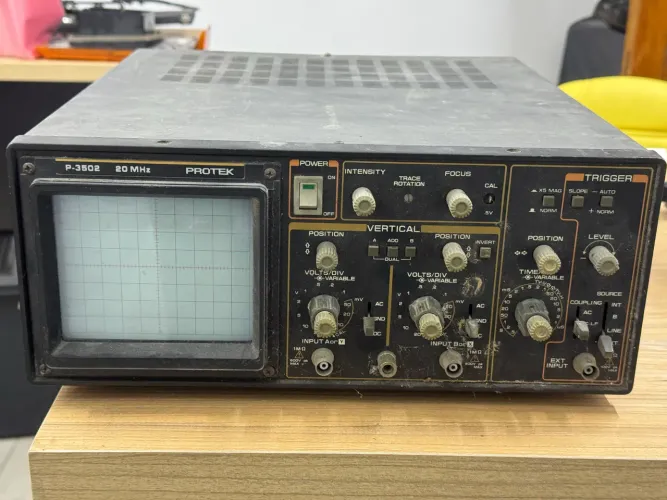 Osciloscópio Protek P-3502 20Mhz 2 Canais 3 eixos
