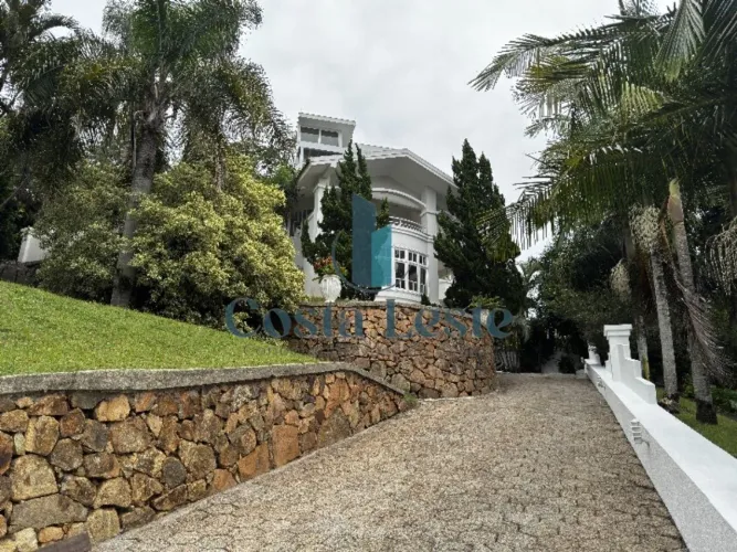 Casa de Alto Padrão com 4 Suítes no Bosque das Mansões