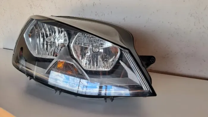 FAROL LADO DIREITO GOLF MK7 2015/2017 USADO