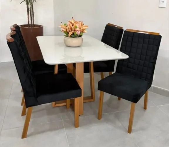 Mesa de jantar Lorena com tecido preto 